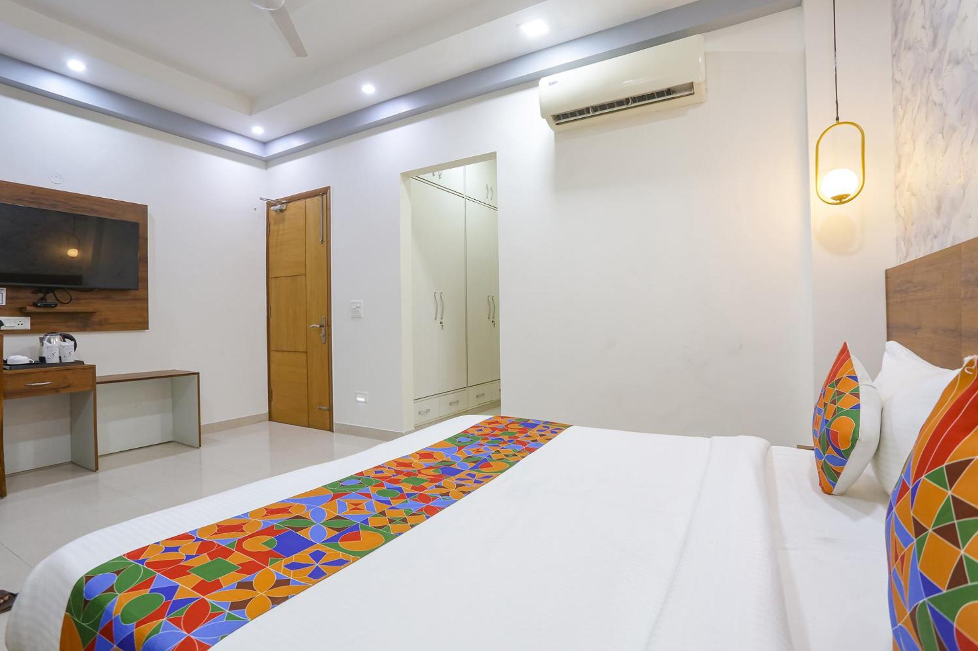 Fabhotel New Journey Hospitality Гургаон Экстерьер фото