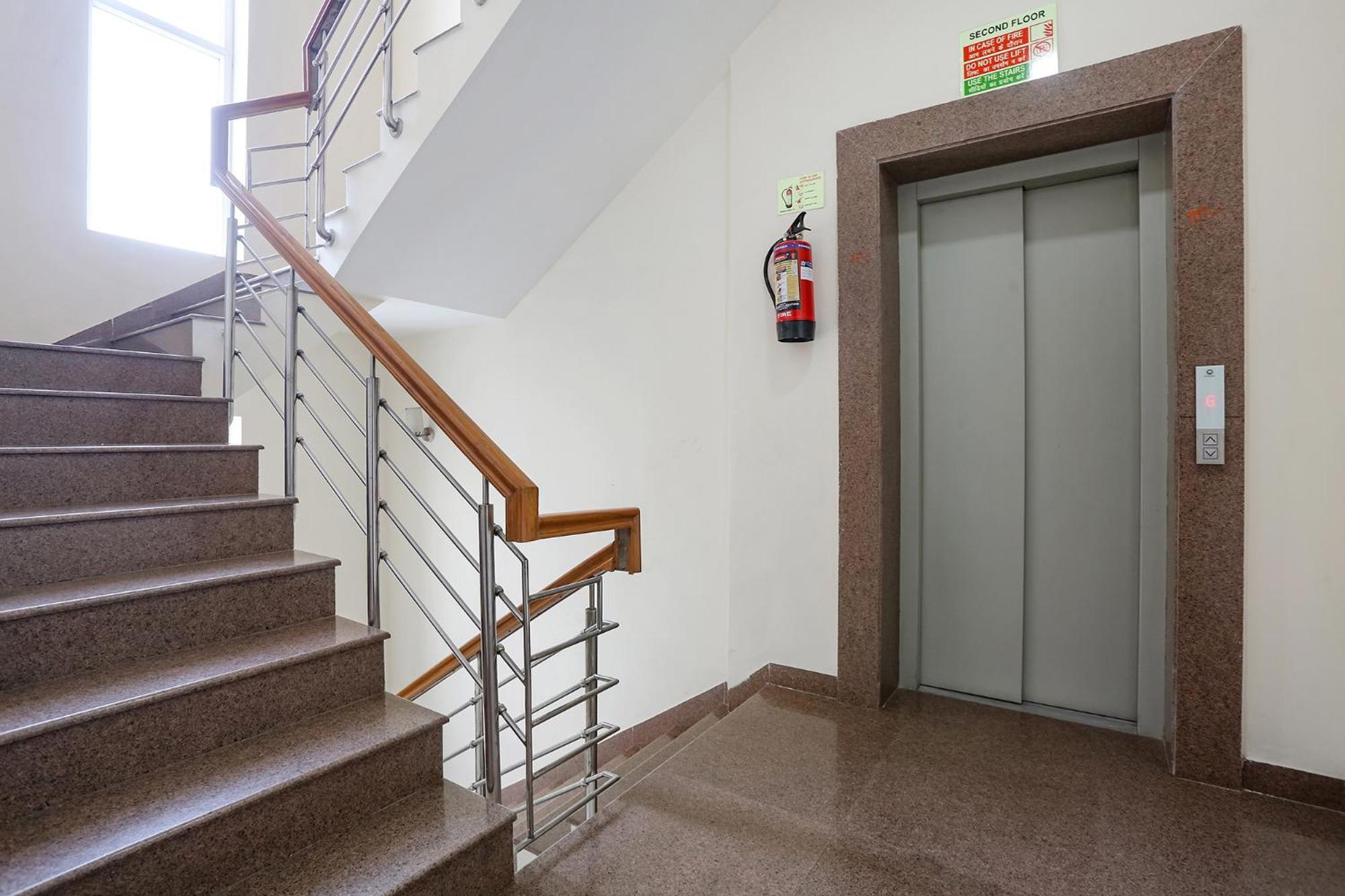 Fabhotel New Journey Hospitality Гургаон Экстерьер фото